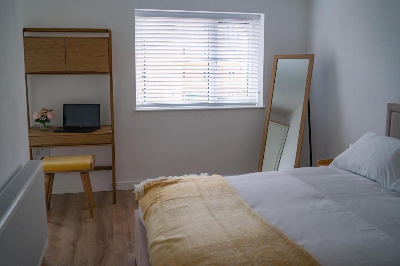 The Red House Modern Stylish Home From Home Walking Distance To Cardiff Bay And City Centre With Parking Екстериор снимка