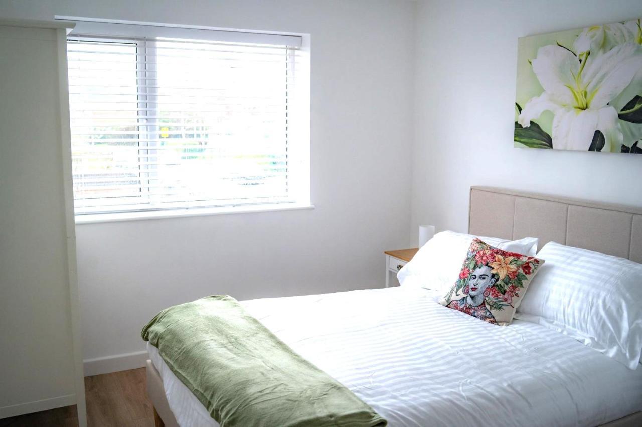 The Red House Modern Stylish Home From Home Walking Distance To Cardiff Bay And City Centre With Parking Екстериор снимка