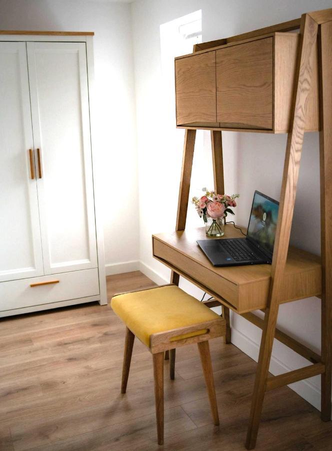 The Red House Modern Stylish Home From Home Walking Distance To Cardiff Bay And City Centre With Parking Екстериор снимка