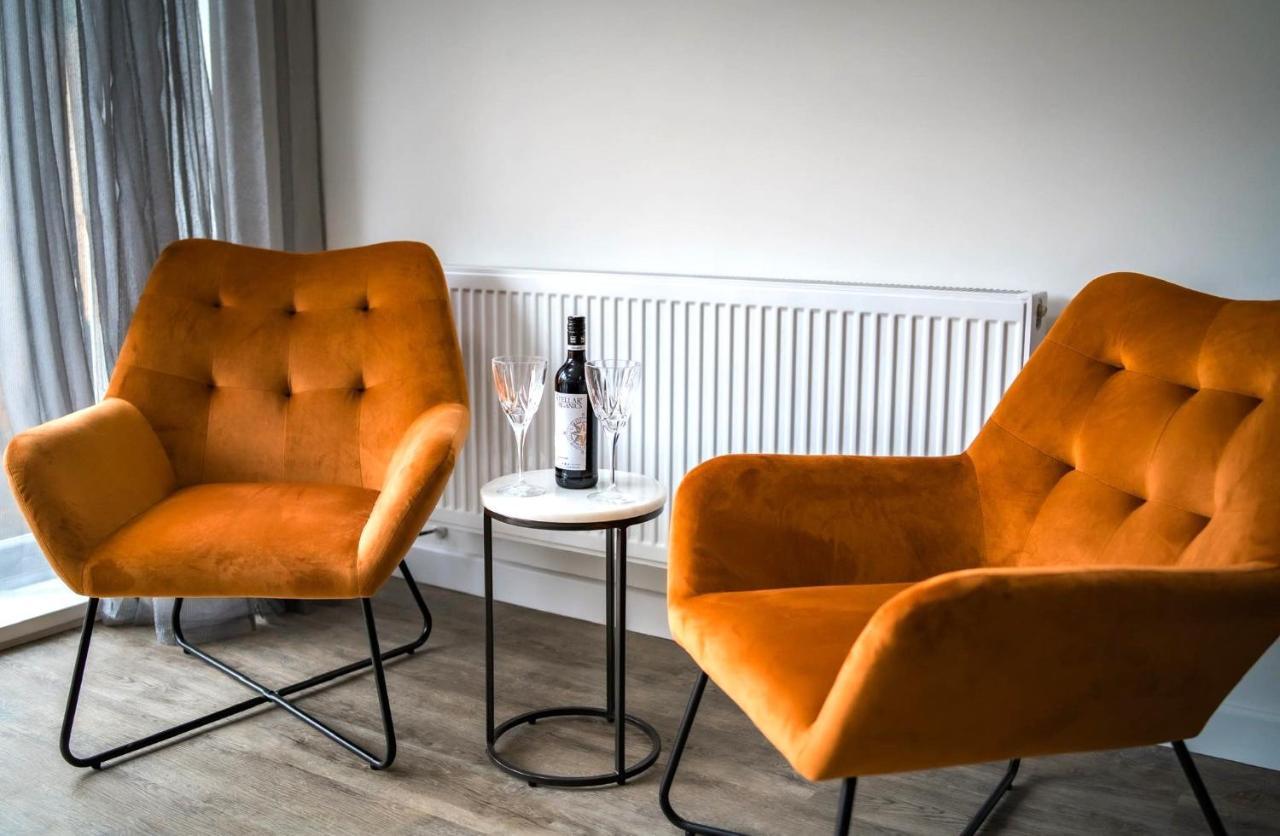 The Red House Modern Stylish Home From Home Walking Distance To Cardiff Bay And City Centre With Parking Екстериор снимка