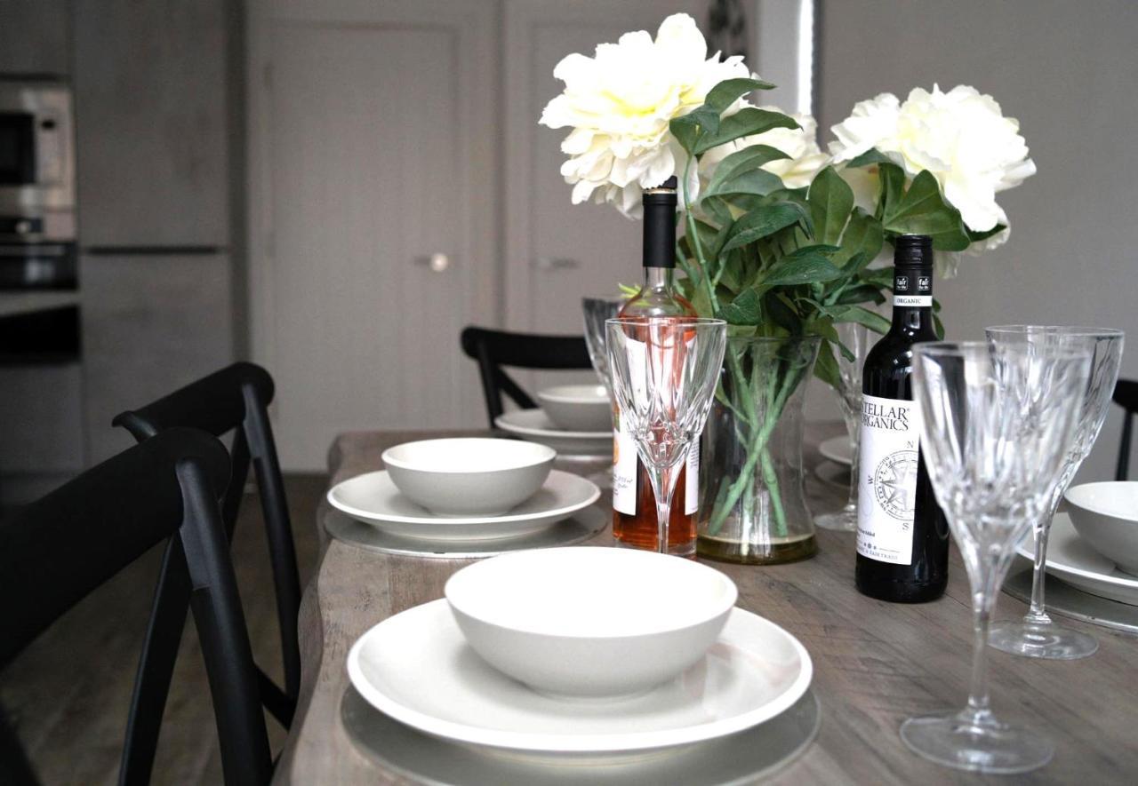 The Red House Modern Stylish Home From Home Walking Distance To Cardiff Bay And City Centre With Parking Екстериор снимка