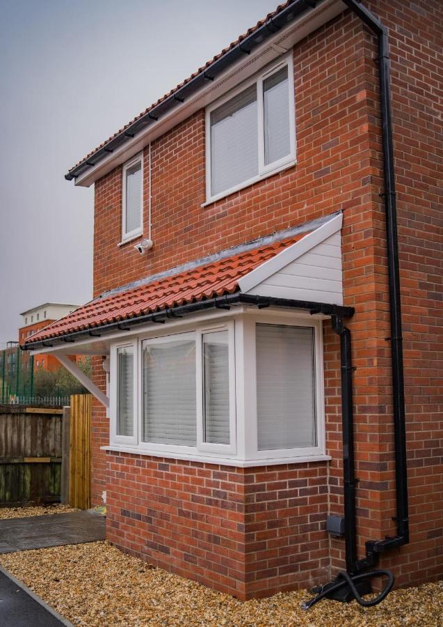 The Red House Modern Stylish Home From Home Walking Distance To Cardiff Bay And City Centre With Parking Екстериор снимка